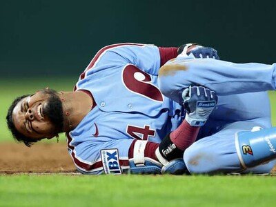 MLB: Luis Arráez sale de juego con una torcedura de tobillo