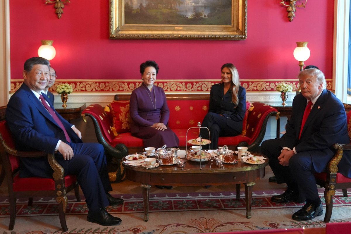 Trump y Xi sellan su ‘entente cordiale’ tras tres días de gran pompa y escasa sustancia