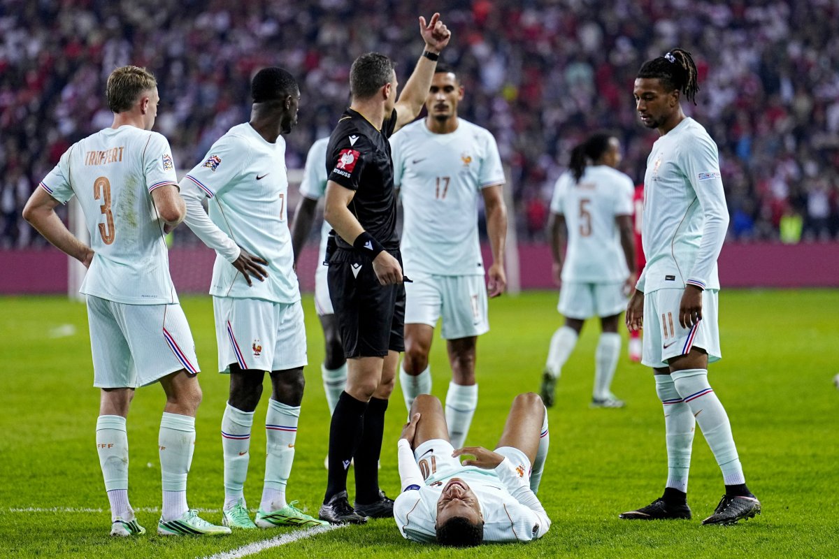 Mbappé marca con Francia y se lesiona en su rodilla izquierda