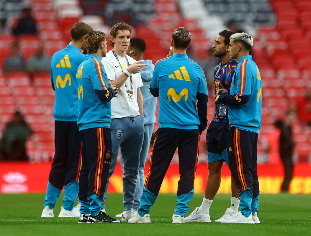 Inglaterra - España en directo | De la Fuente hace tres cambios en su once