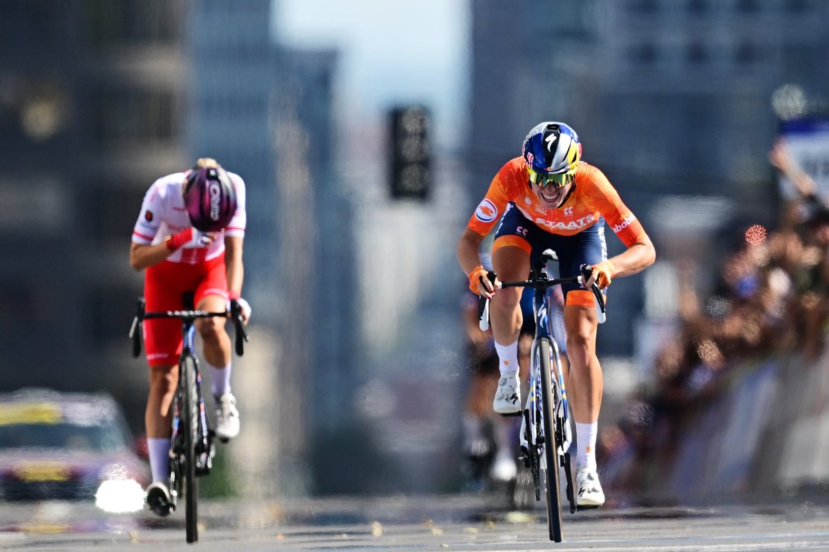 Demi Vollering alcanza en Montreal el arcoíris que corona una gran carrera
