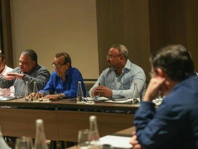 Gobierno y G-12 acuerdan tarifas transporte público sin aumento
