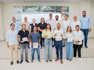 Jóvenes productores de Hato Mayor reciben fondos