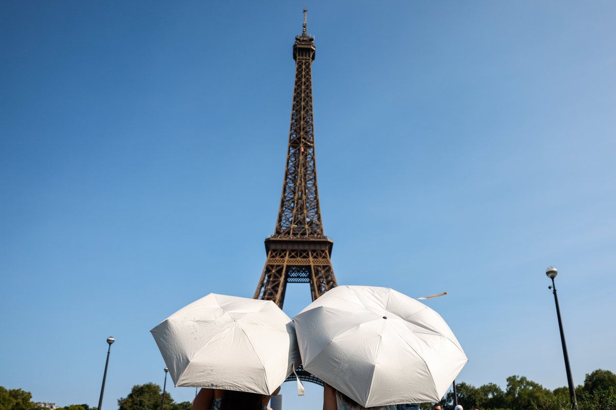 Dimite el director de la Torre Eiffel tras la polémica por excluir a trabajadoras durante la visita de un grupo ultra religioso
