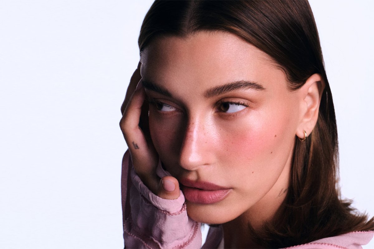 Rhode, la marca de los 1.000 millones de Hailey Bieber, llega a España: ¿pirueta de marketing o proeza cosmética?