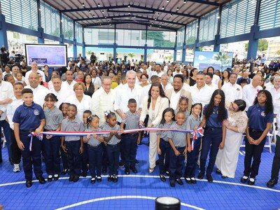 Inauguración del complejo educativo y deportivo Pedro Martínez