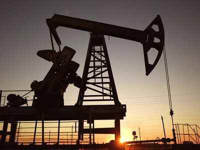 Petróleo de Texas cae más 4 % ante la posible liberación reservas UE