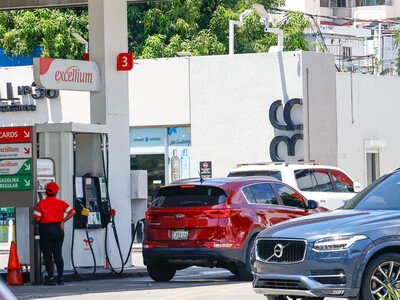 Gobierno congela el precio de los combustibles