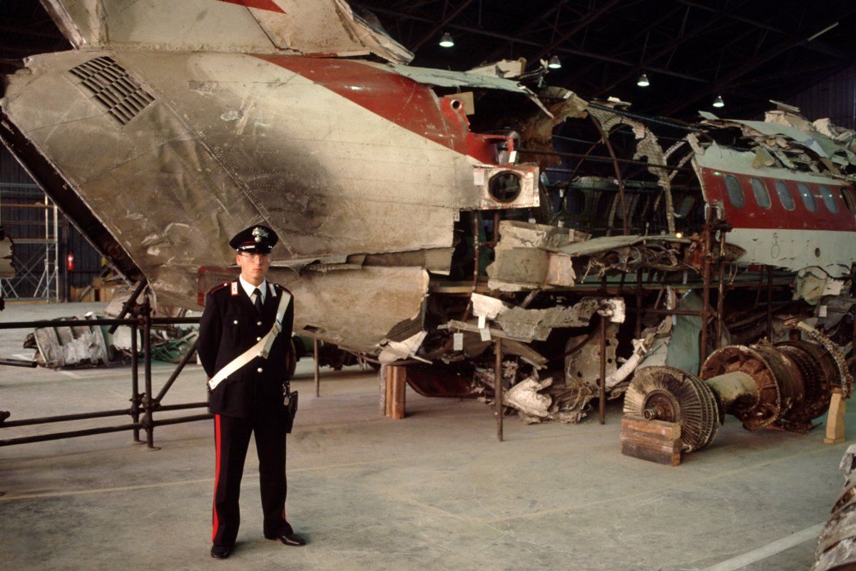 Francia acepta revelar a Italia lo que sabe del derribo de un avión en 1980, uno de los misterios de la Guerra Fría