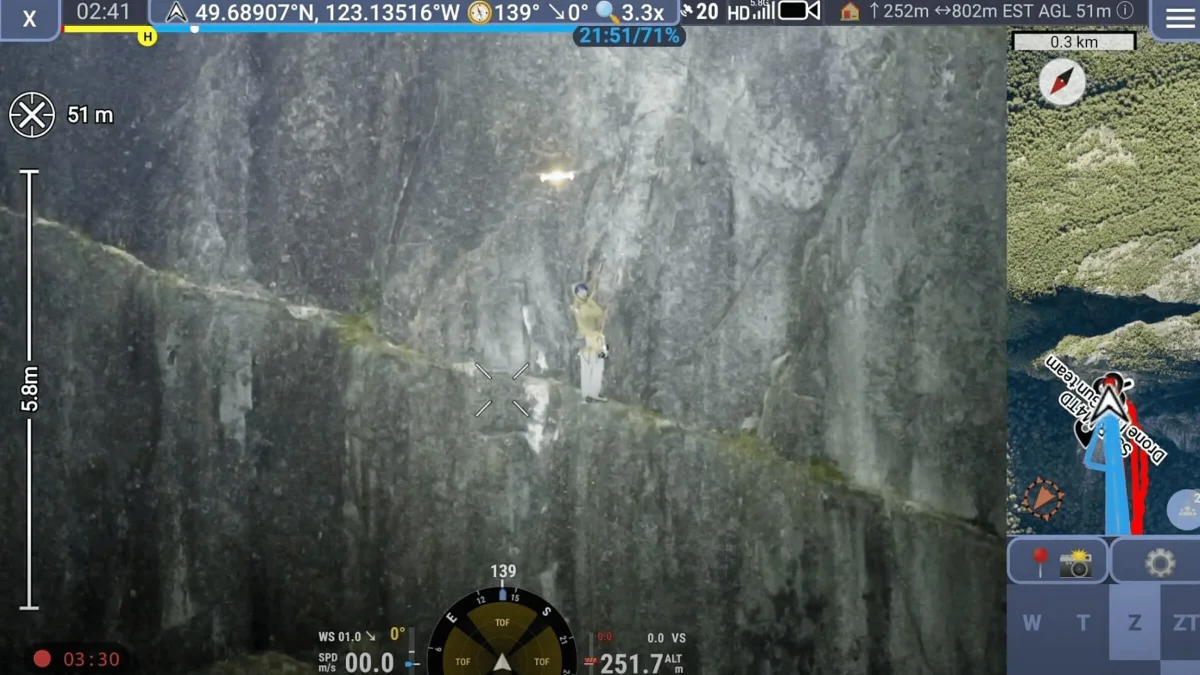 El misterio de un escalador sin cuerda atrapado de noche en una pared y rescatado por un dron en Canadá