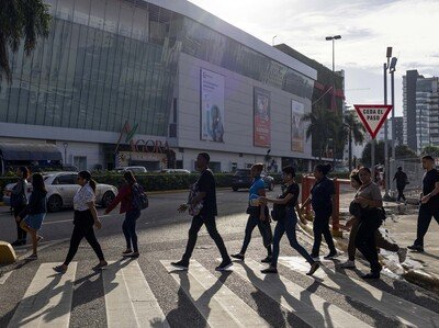 Mujeres encabezan la población en edad de trabajar en RD