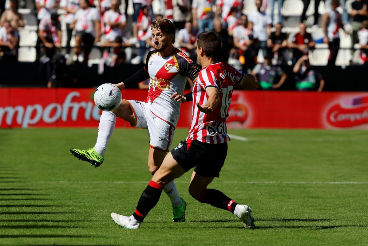 Las protestas contra Presa suspenden el partido entre Rayo y Athletic en Vallecas