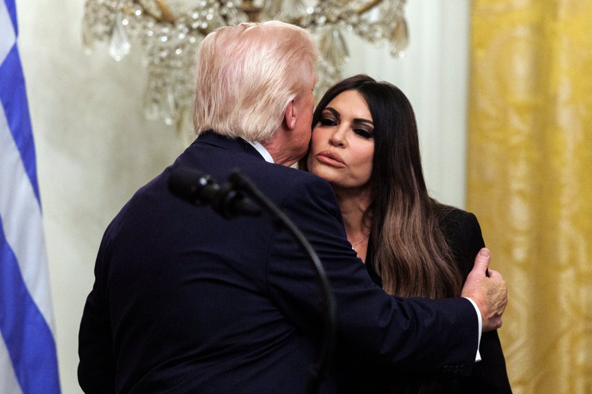 La embajadora de Estados Unidos en Grecia dimite por corrupción presionada por Trump