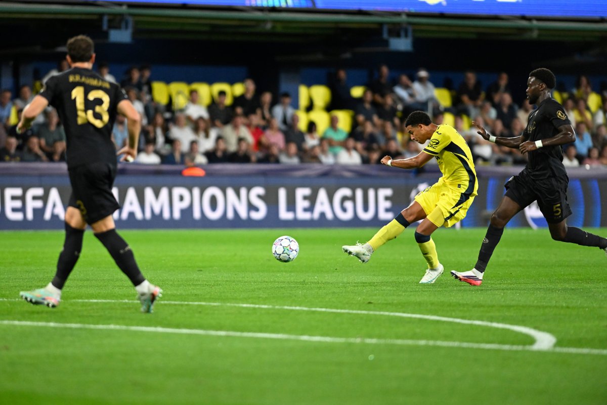 El Villarreal recupera el orgullo a costa de un Nápoles desquiciado