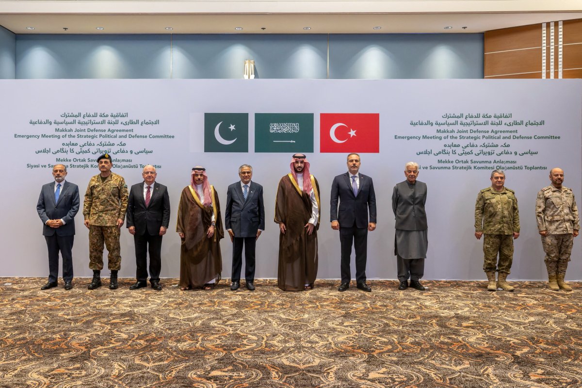 Arabia Saudí impulsa alianzas regionales ante el rechazo de Trump a acudir en su auxilio