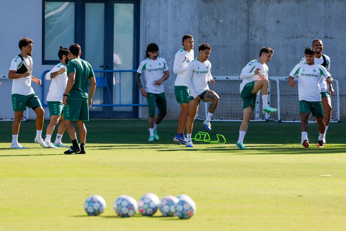 Real Betis - Porto, el partido de la Champions League en directo|El Betis con Parrott y Abde en ataque