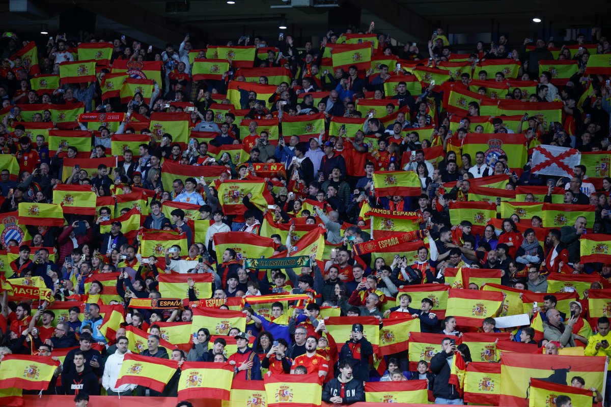 La FIFA sanciona a la RFEF por los cánticos discriminatorios y de burla en el España - Egipto