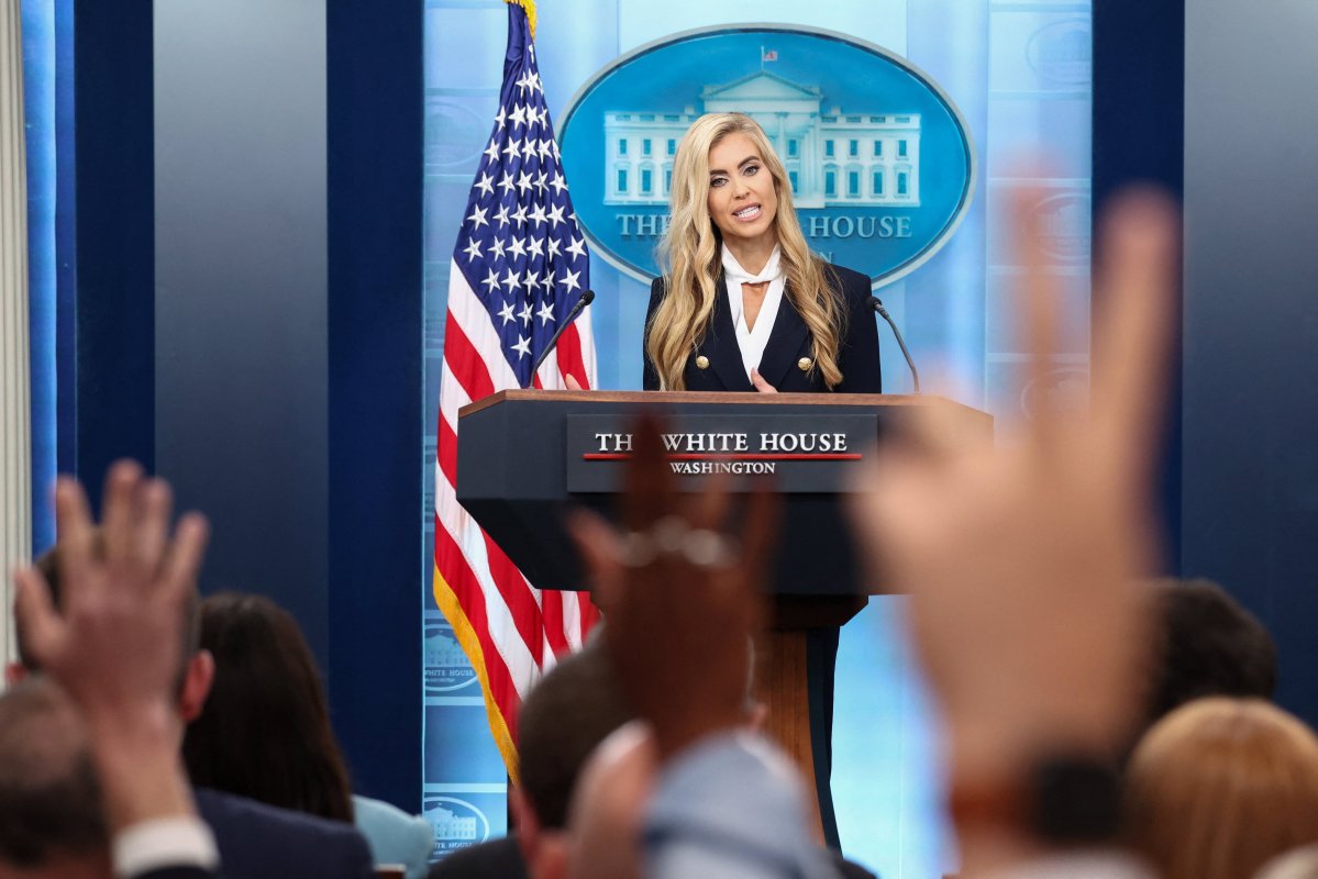 El despido de la portavoz de Trump desliza a la Casa Blanca hacia el caos  a dos semanas de las ‘midterms’