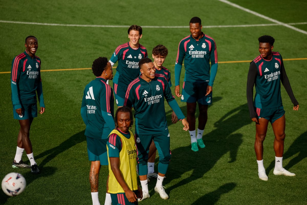 Real Madrid - Sevilla en directo | Endrick estrena titularidad, Valverde ocupa el lateral y Güler vuelve al once