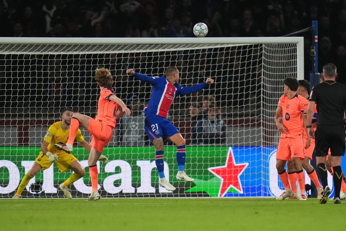 El PSG de Luis Enrique alecciona al Barcelona en la Champions