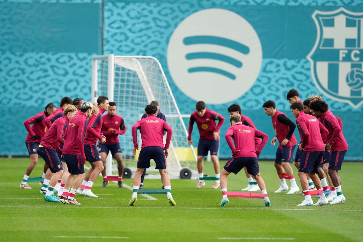 Barcelona - Real Madrid en directo | Bernardo Silva es titular en el Madrid y Fermín sustituye a Olmo en el once azulgrana