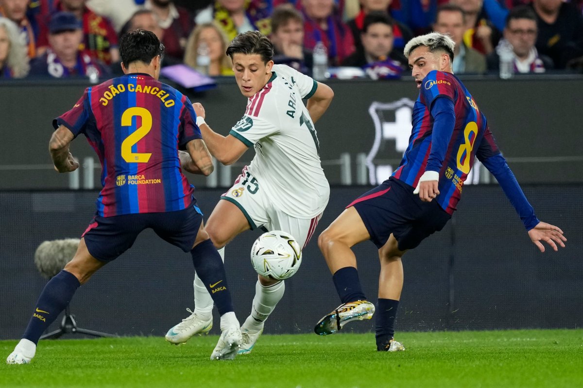 De Roma al Camp Nou, los 11 días que abrieron la mano de Mourinho en el Real Madrid