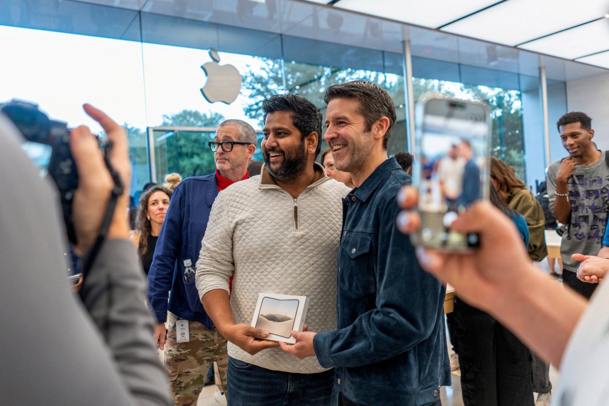 El iPhone Duo, el primer plegable de Apple, recibe quejas de clientes por roturas de pantallas