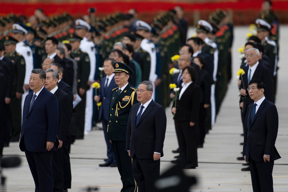 Xi refuerza la disciplina en el Partido Comunista de China y ratifica la purga de 33 altos cargos