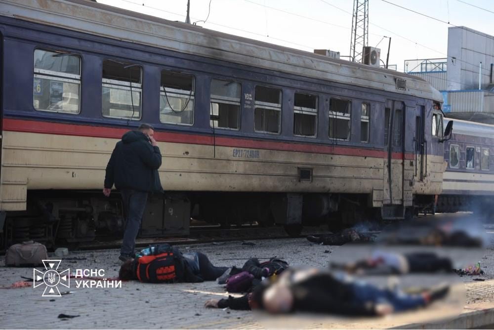 Al menos 13 muertos en un ataque ruso contra una estación de tren de la ciudad ucrania de Dnipró